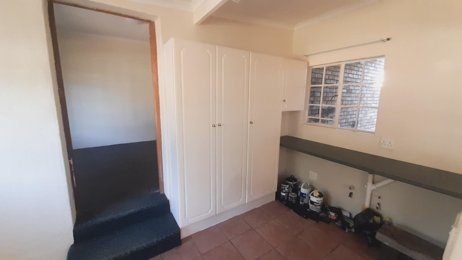 5 Bedroom Property for Sale in Ifafi North West